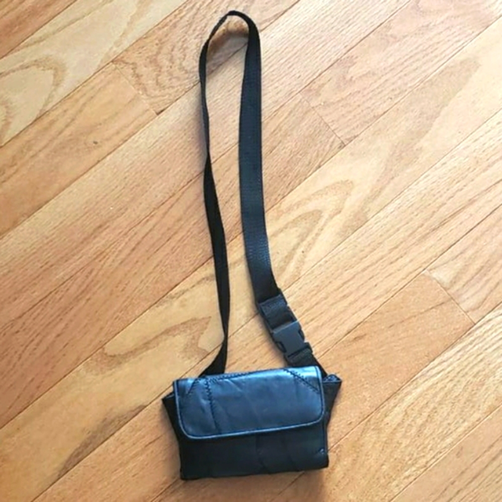 Chateau Black Crossbody Travel Wallet